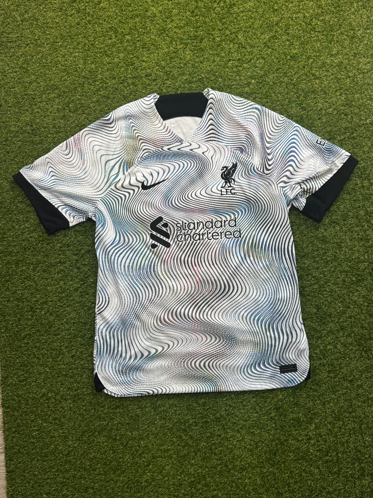 Liverpool FC - 2022/23 - Away - L