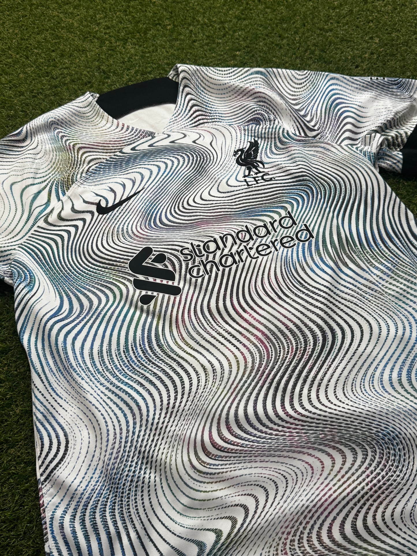 Liverpool FC - 2022/23 - Away - L