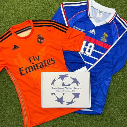 Auswahl originaler Retro-Fussballtrikots vergangener Saisons
